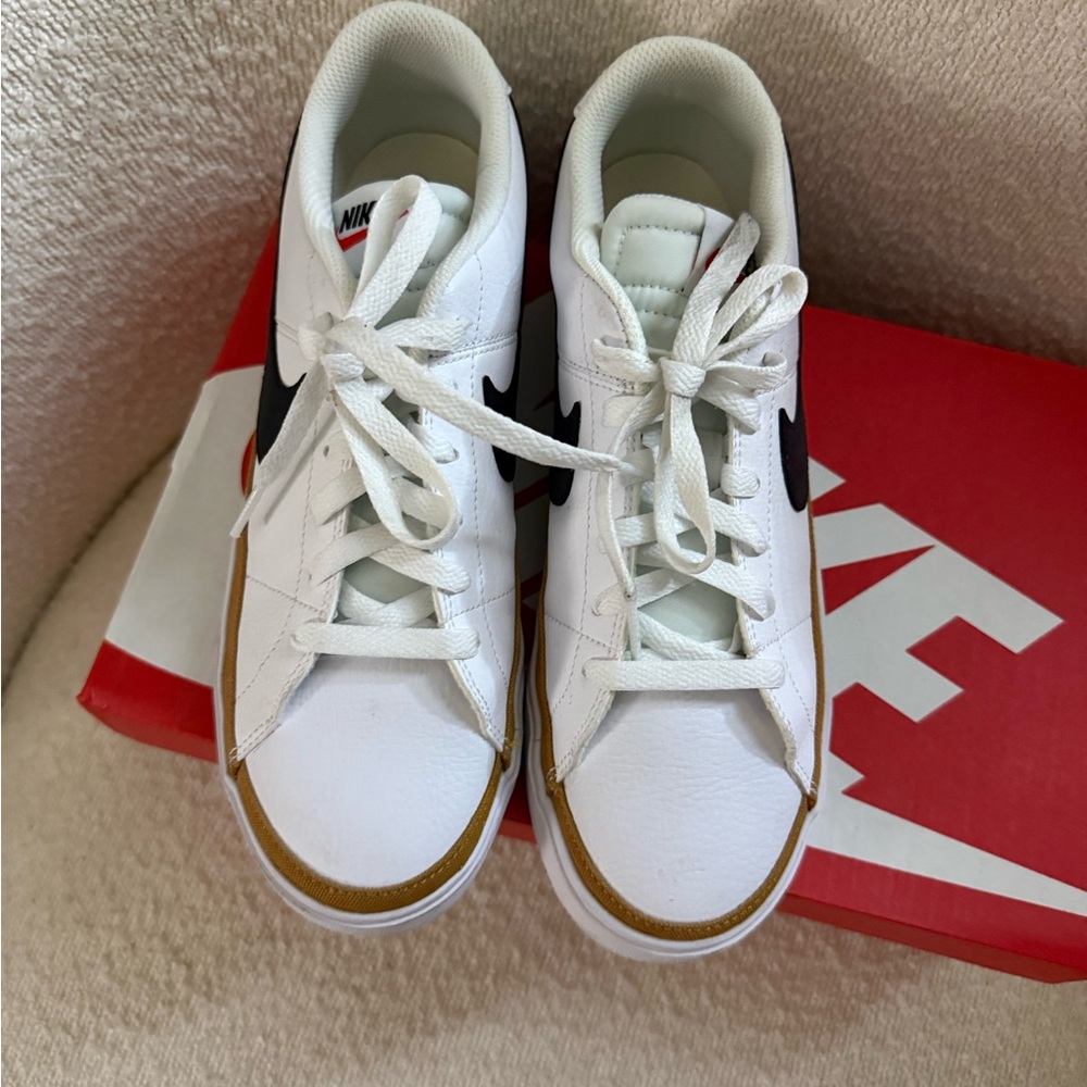 Nike White Black Gold Low-Top Athletic Sneakers - Picture 3 of 7